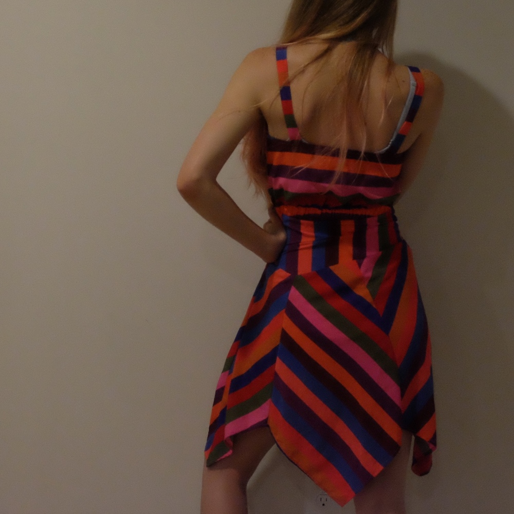 💕💕♥️NWT Multi-Colored Striped Triangle Cut Dress - Picture 2 of 8